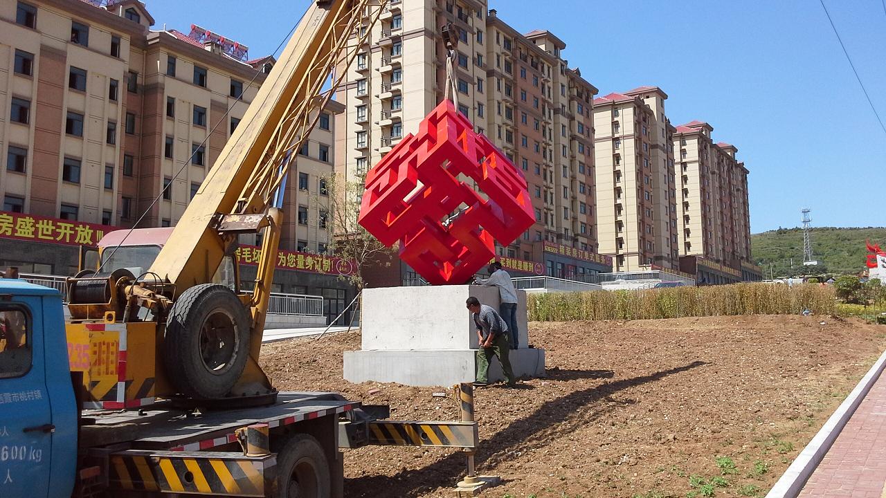 烟台奇泉梨花村小区《福立方》雕塑  不锈钢