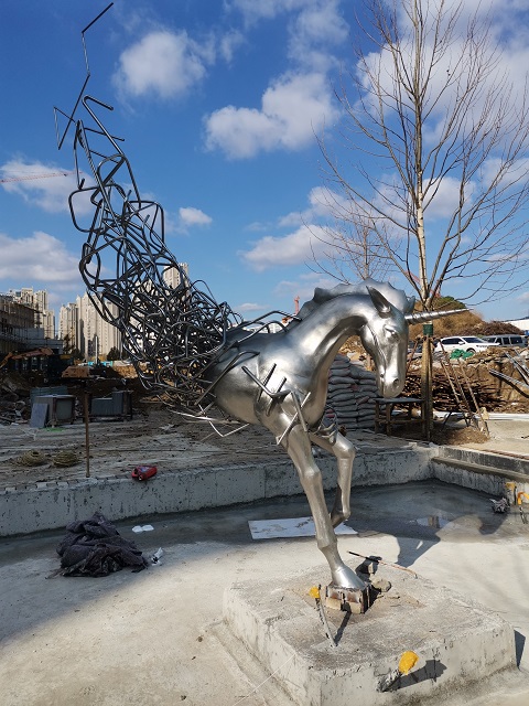 烟台不锈钢雕塑-滨湖万丽独角兽