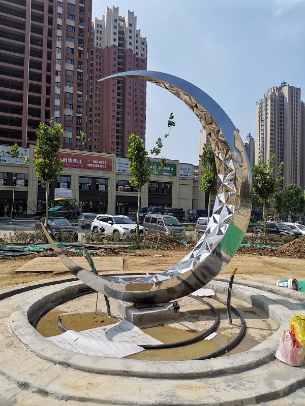 烟台山水龙城 商业街 镜面不锈钢雕塑